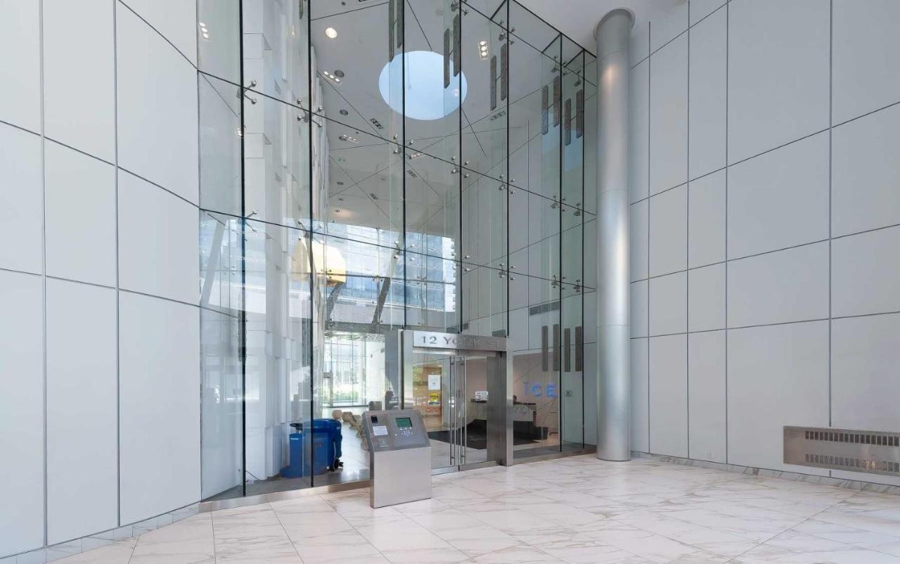 Stunning View At Ice Condos Toronto Exterior photo
